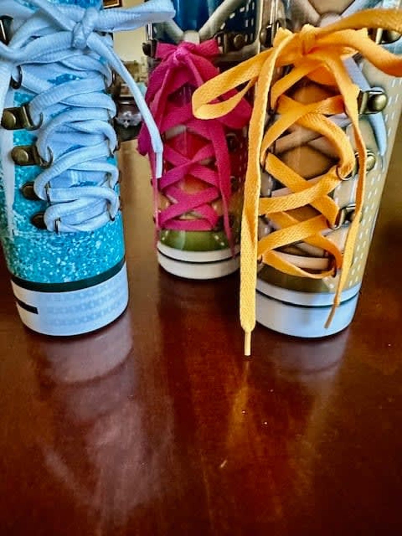 Tumblers with or without laces